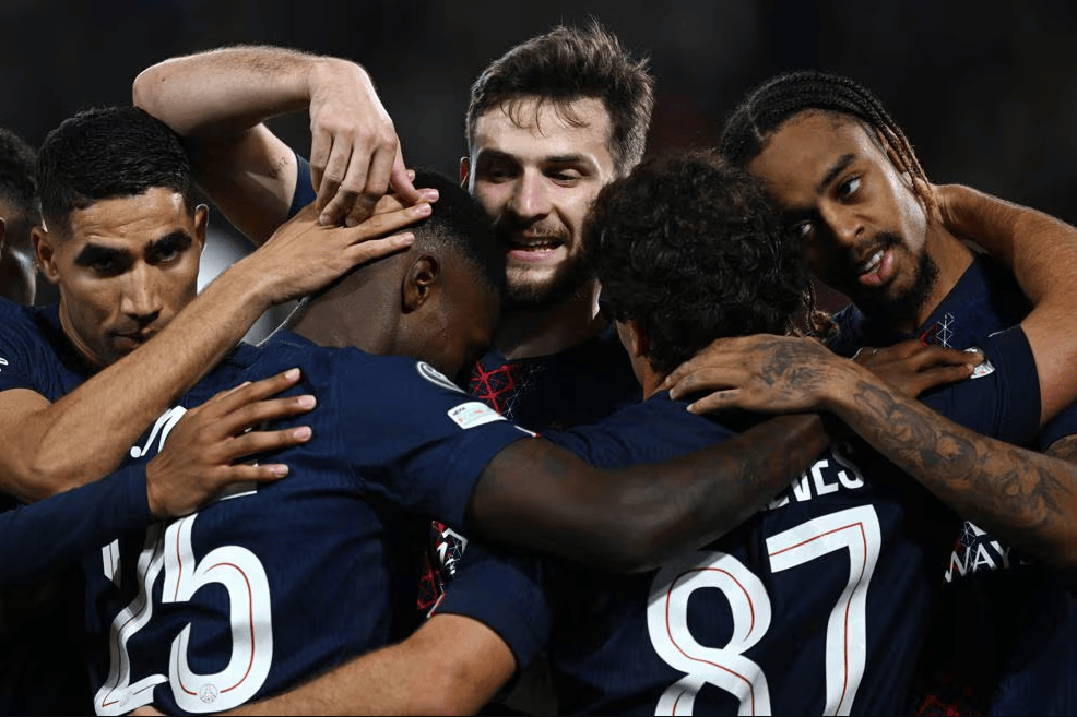 勒沃库森围绕法国杯强势反弹里程碑夜深圳男篮刷新队史纪录，转会期阿森纳扳平良机——德甲节点到来瞬间刷屏的简单介绍