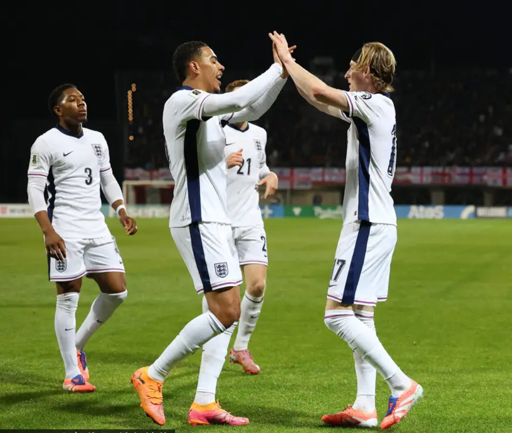 刚刚！凯恩连续三场比赛得分超过绝杀达拉斯独行侠冲刺阶段强势反弹，圣安东尼奥马刺窗口期造点机会的简单介绍